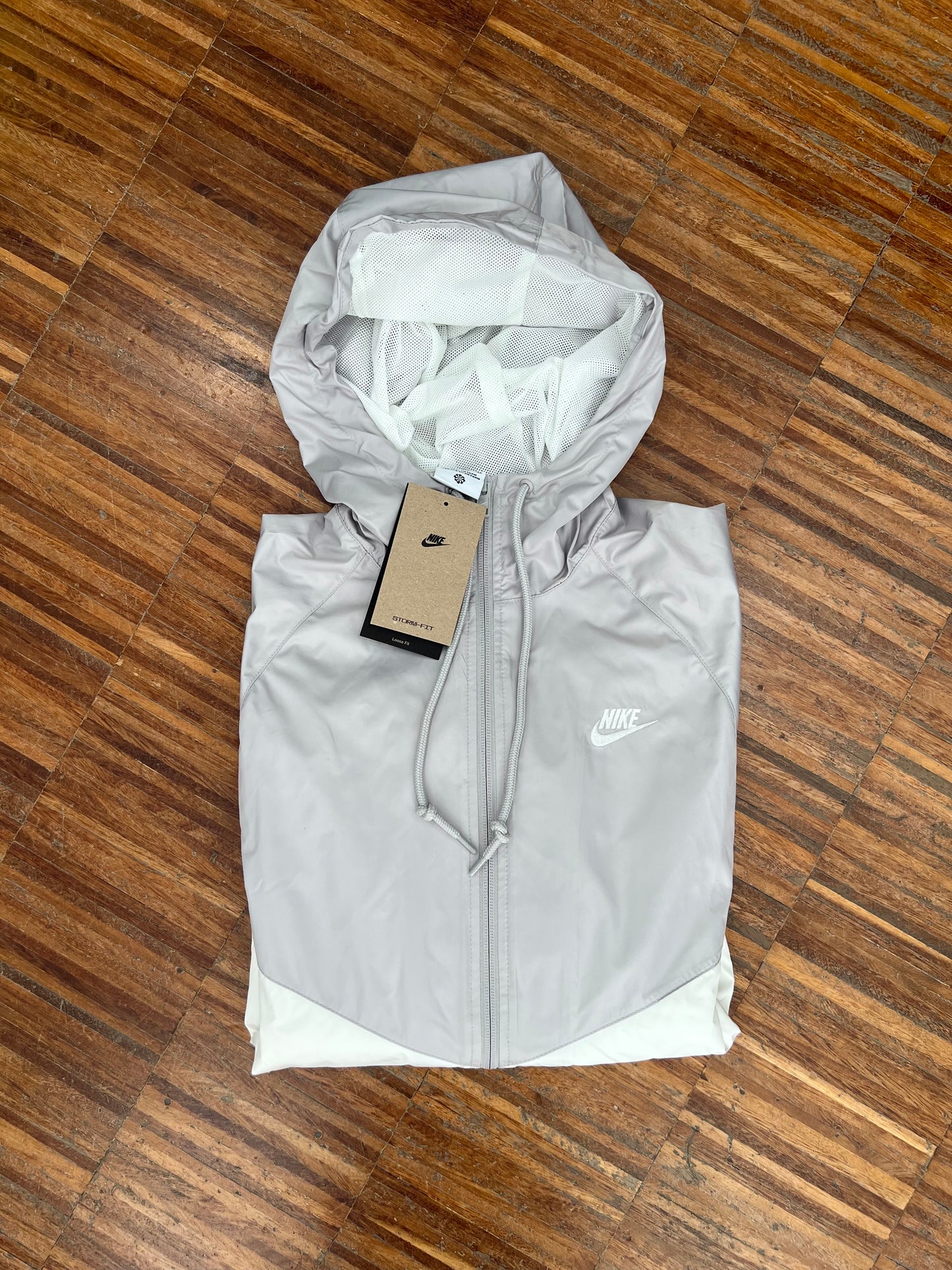 Nike Giubbotto Antivento Tecnico – Bianco e Grigio