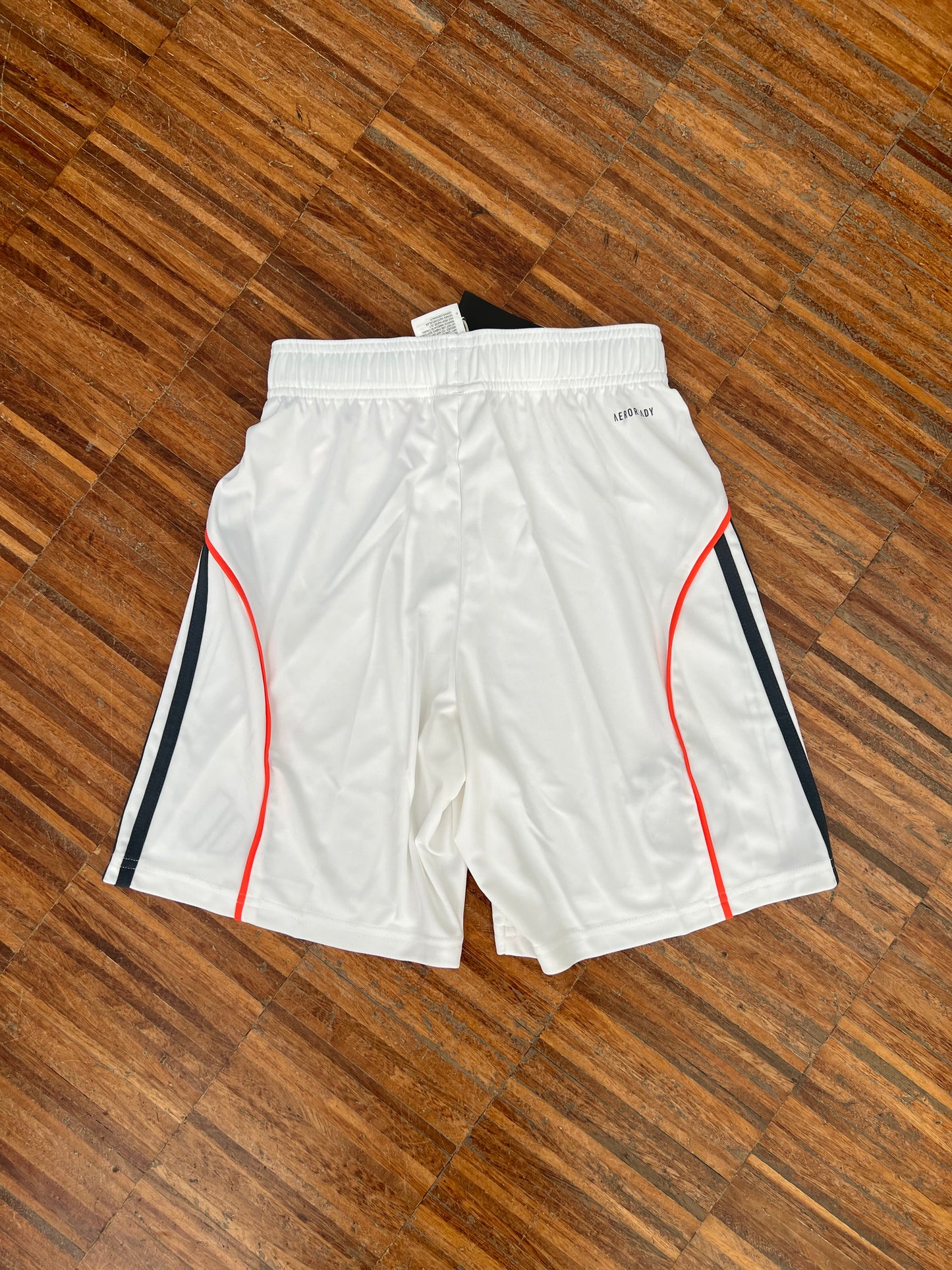 Adidas Bayern Monaco Completino Ufficiale Stagione 2026 – T-Shirt + Pantaloncino