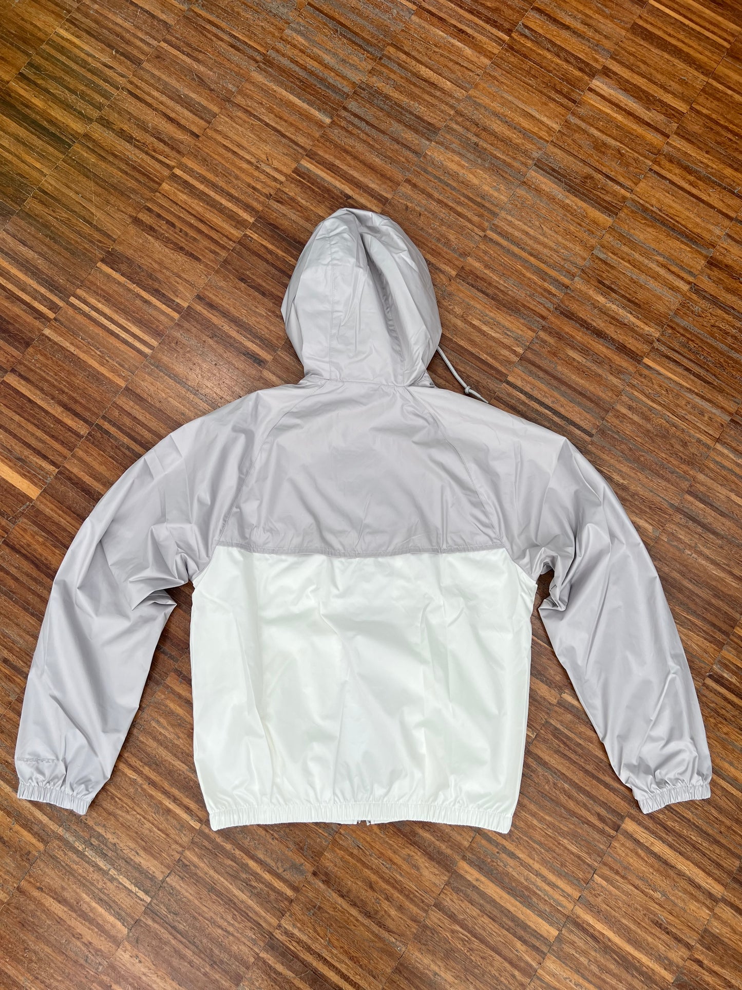Nike Giubbotto Antivento Tecnico – Bianco e Grigio