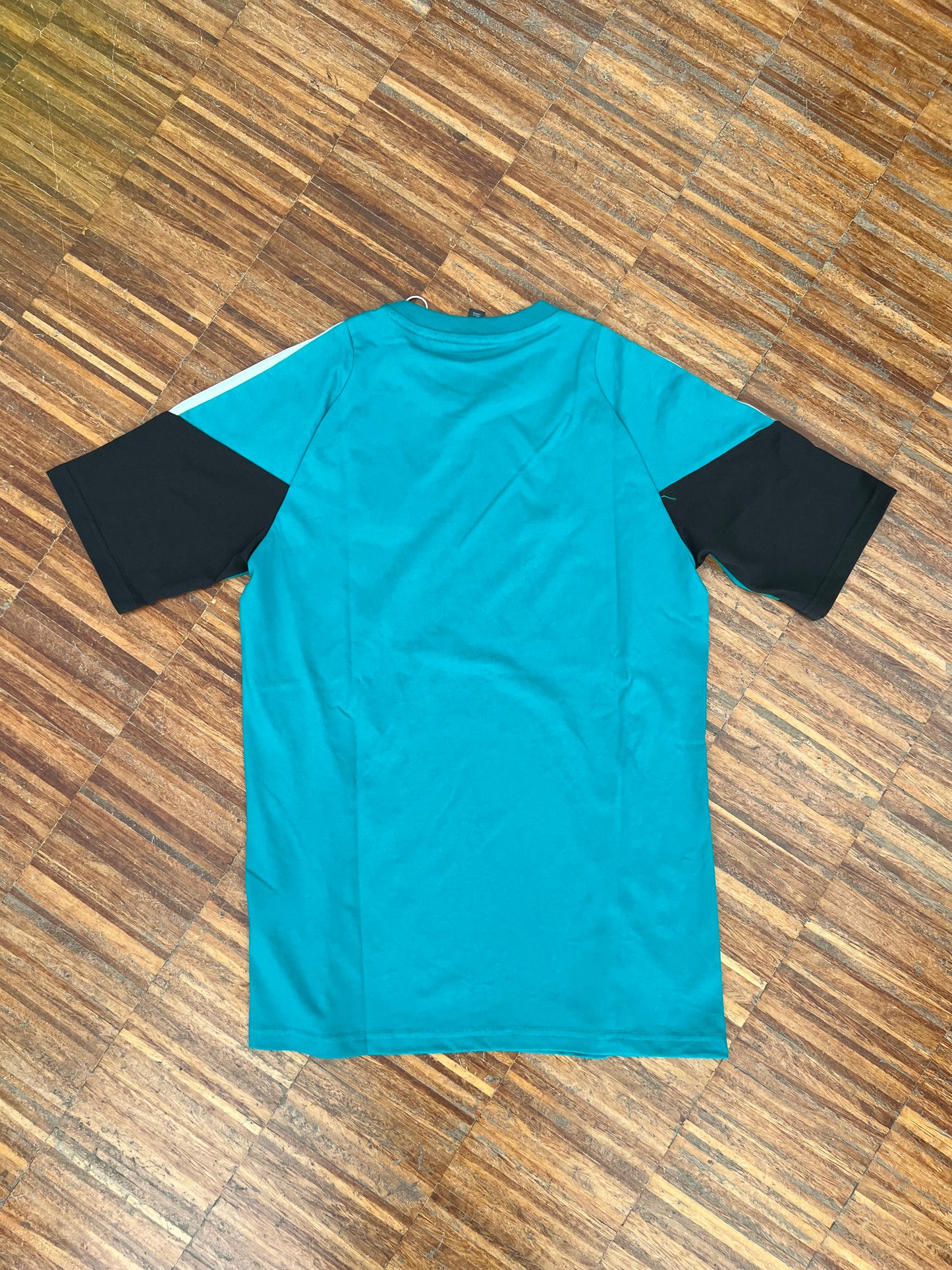 Adidas Liverpool Completino Ufficiale Stagione 2026 – T-Shirt + Pantaloncino