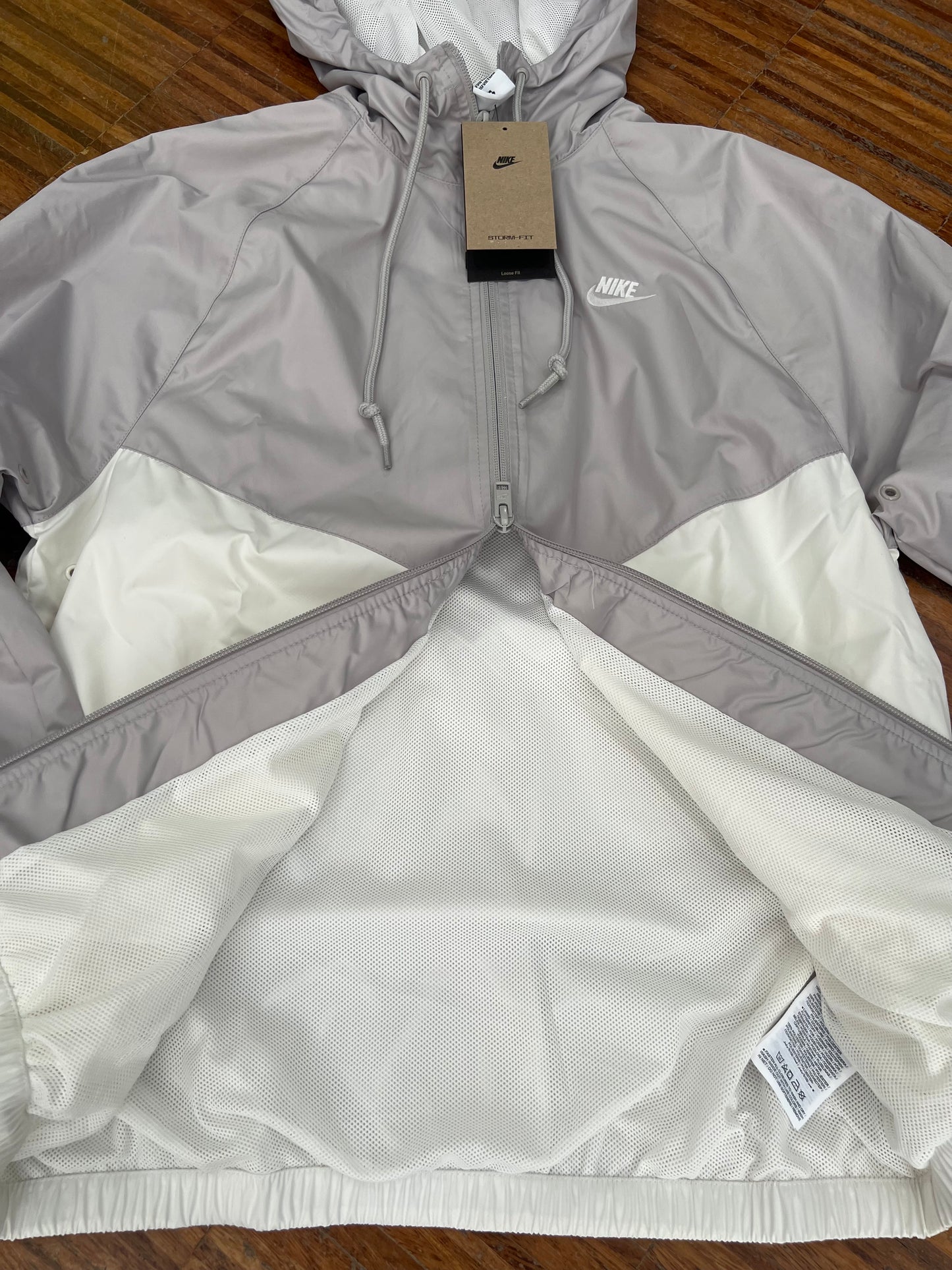 Nike Giubbotto Antivento Tecnico – Bianco e Grigio