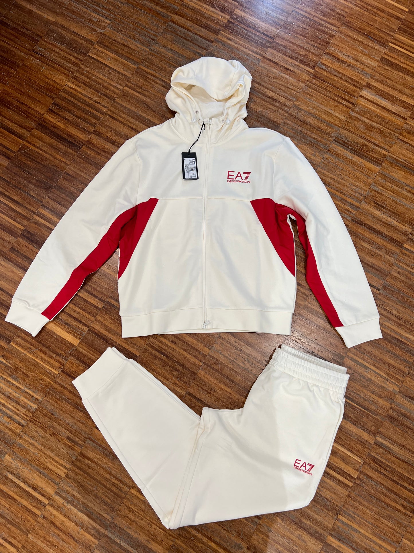 EA7 Emporio Armani – Felpa con Cappuccio e Pantaloni Jogger in Cotone Uomo