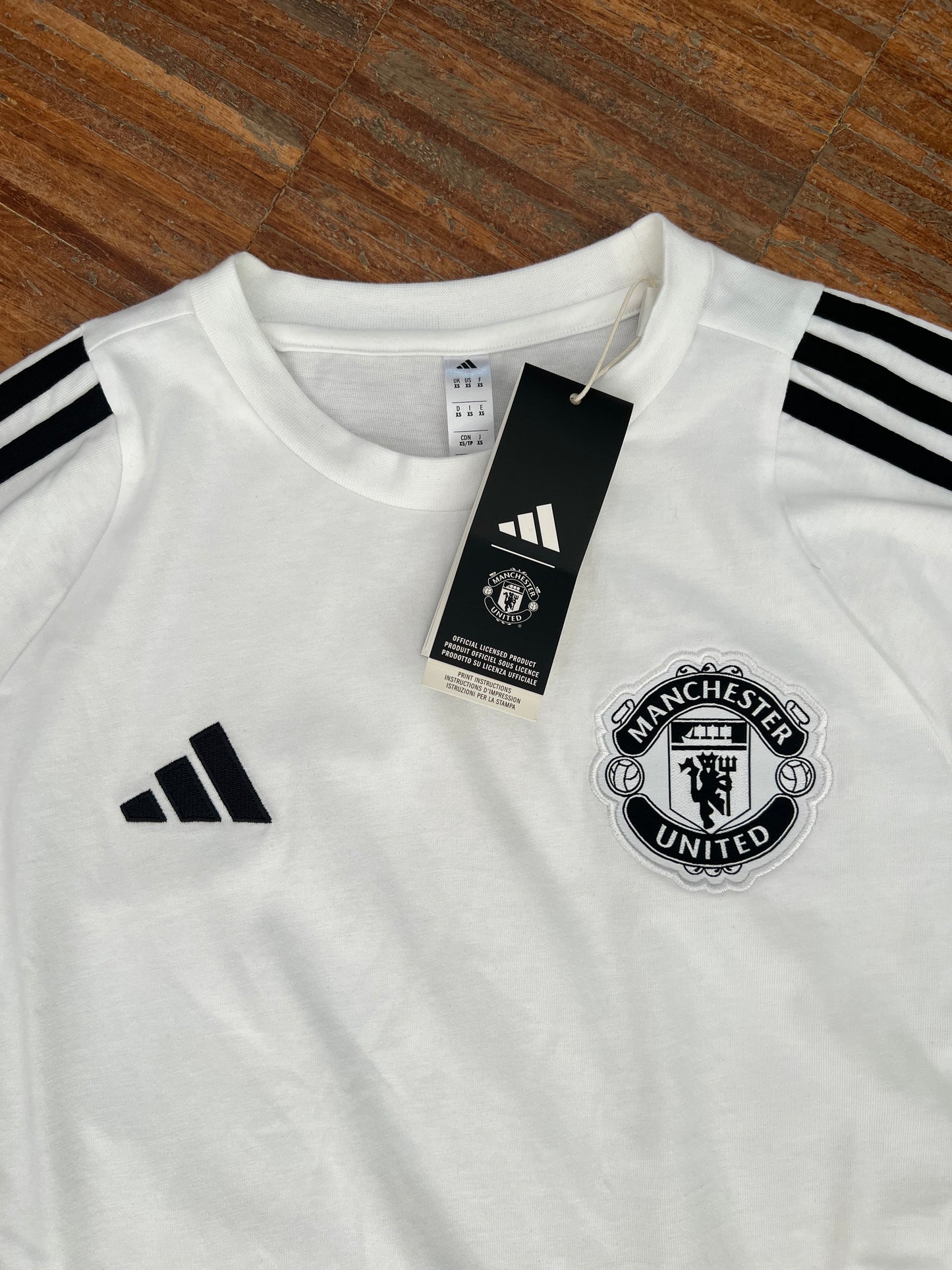 Adidas Manchester United Completino Ufficiale 2026 – T-Shirt + Pantaloncino