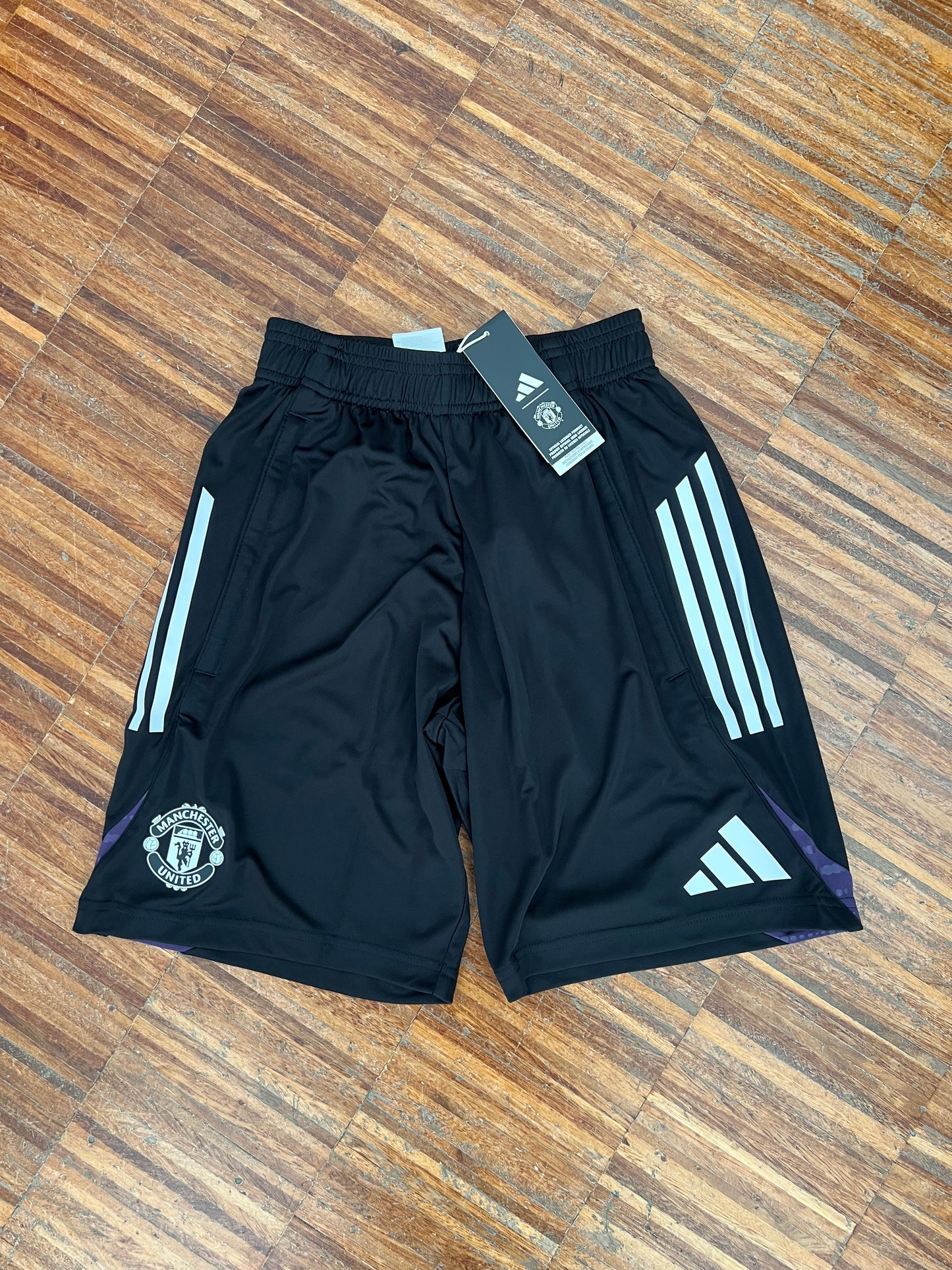 Adidas Manchester United Completino Ufficiale 2026 – T-Shirt + Pantaloncino