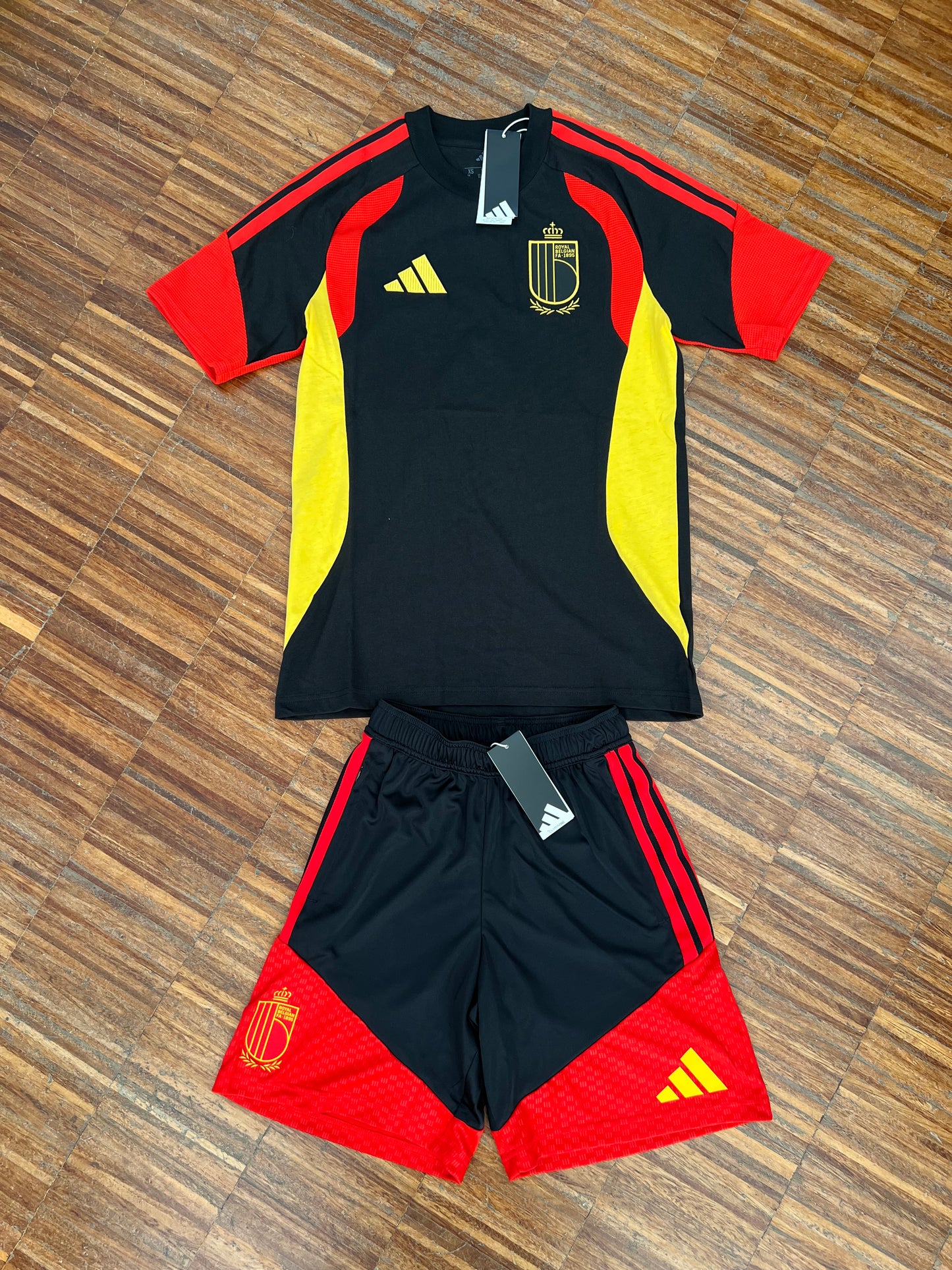Adidas Belgio Completino Ufficiale Mondiali 2026 – T-Shirt + Pantaloncino