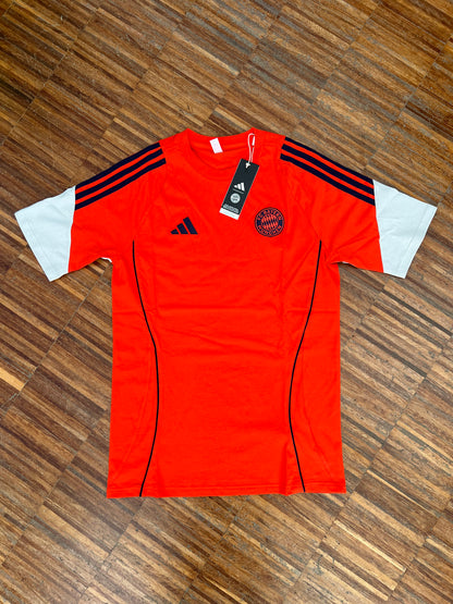 Adidas Bayern Monaco Completino Ufficiale Stagione 2026 – T-Shirt + Pantaloncino