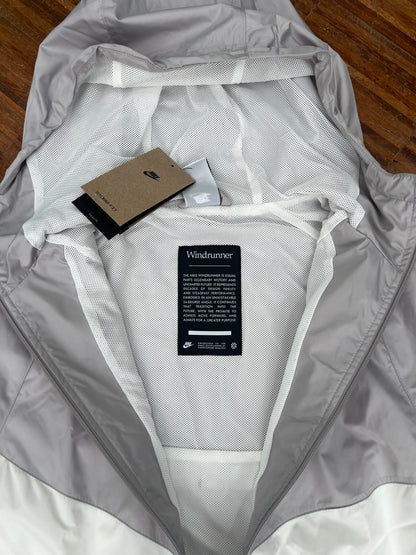 Nike Giubbotto Antivento Tecnico – Bianco e Grigio