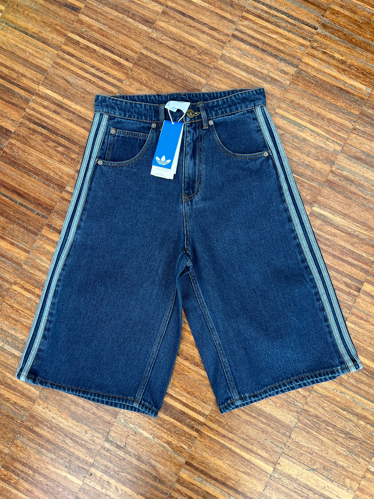 Adidas Originals Bermuda in Jeans