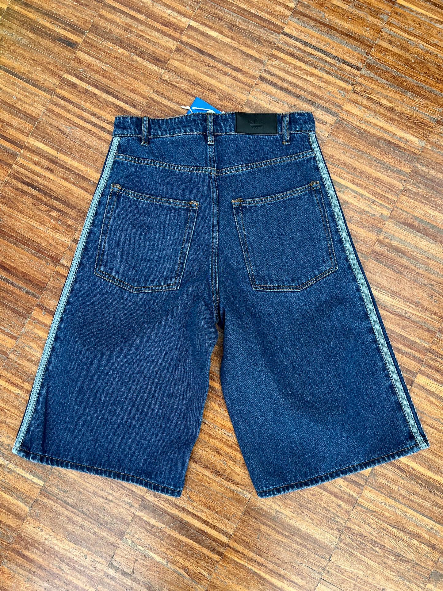 Adidas Originals Bermuda in Jeans