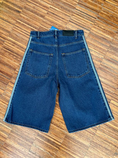 Adidas Originals Bermuda in Jeans