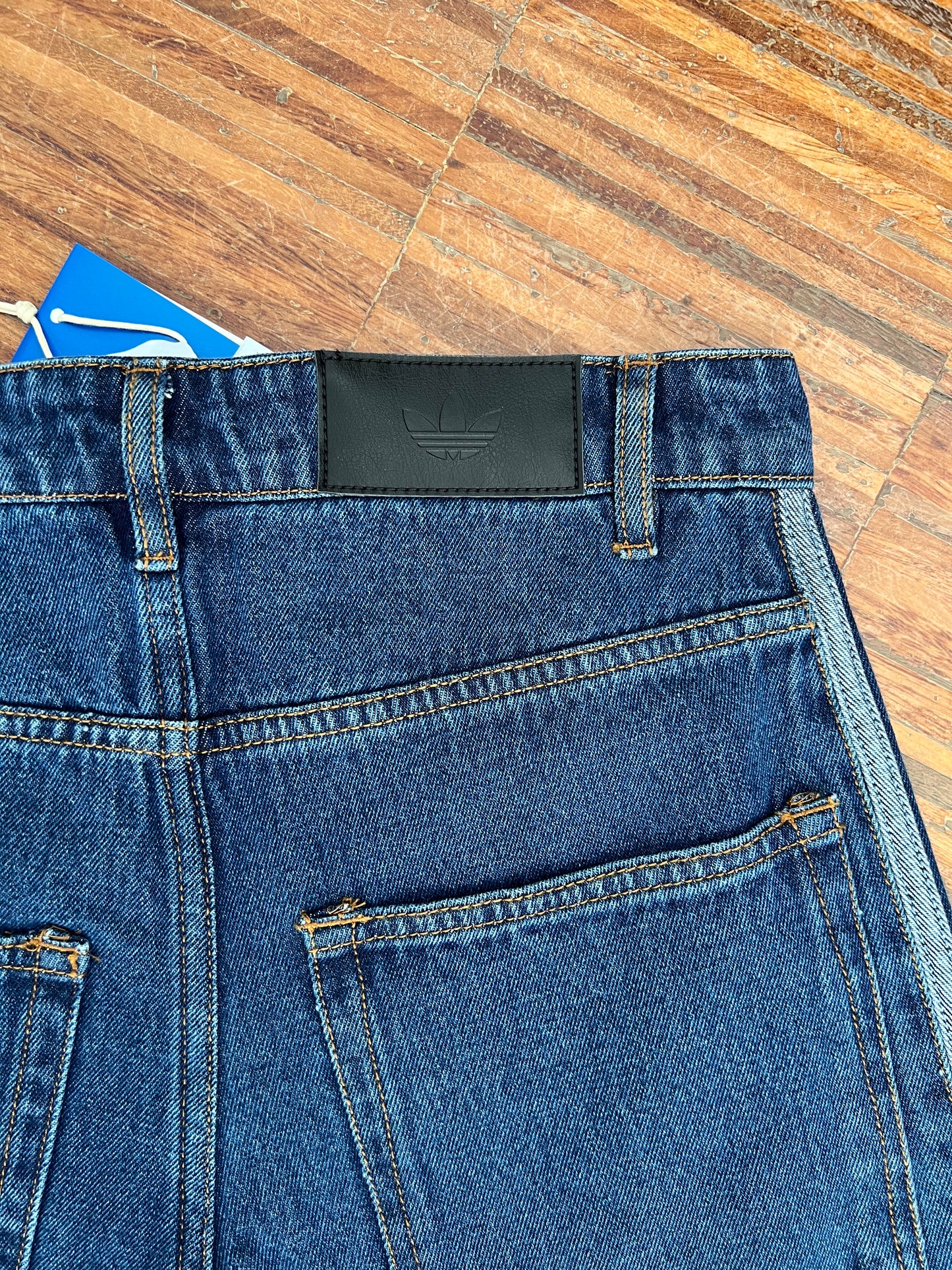 Adidas Originals Bermuda in Jeans