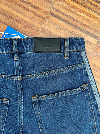 Adidas Originals Bermuda in Jeans