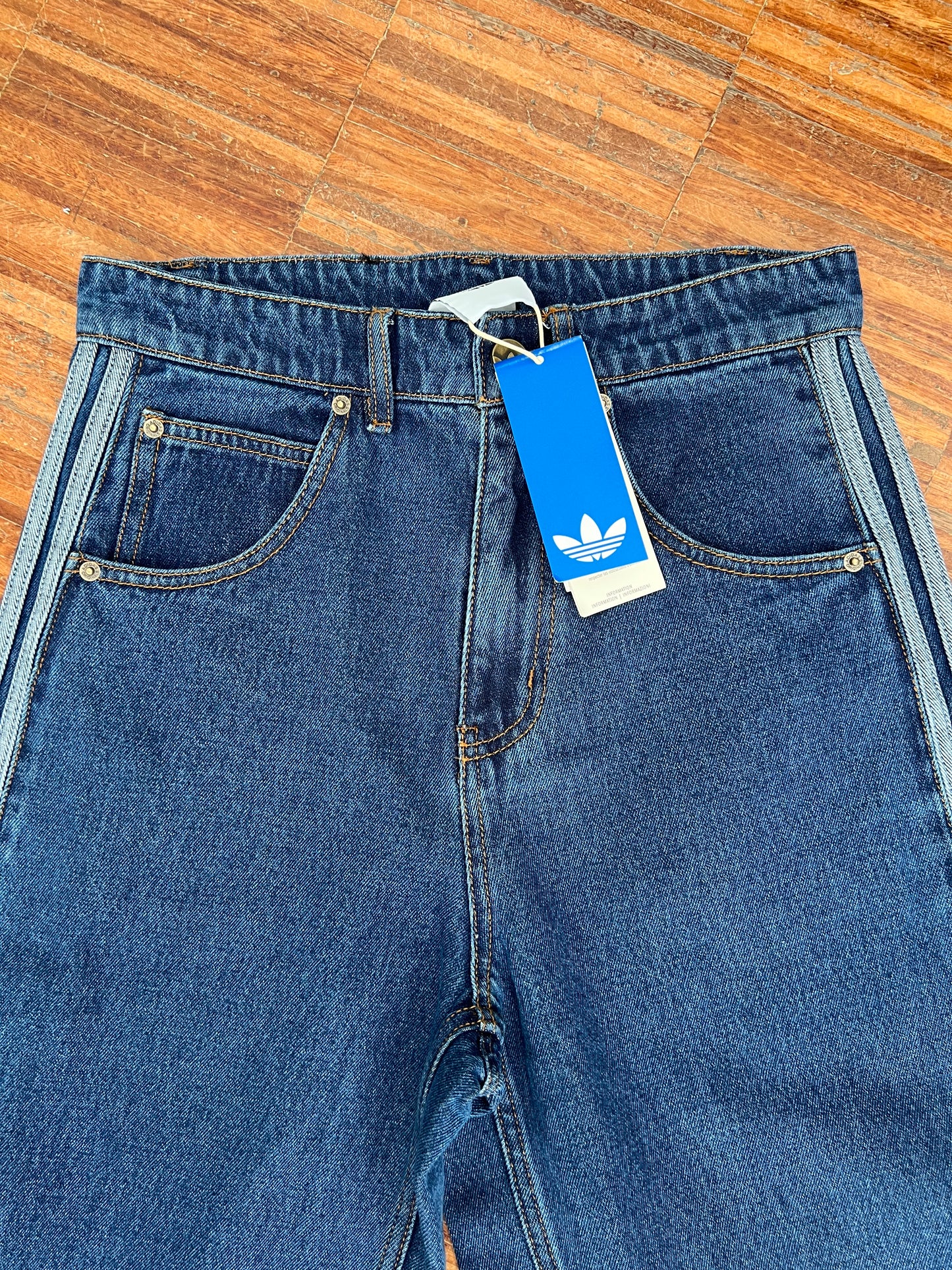 Adidas Originals Bermuda in Jeans