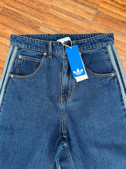 Adidas Originals Bermuda in Jeans