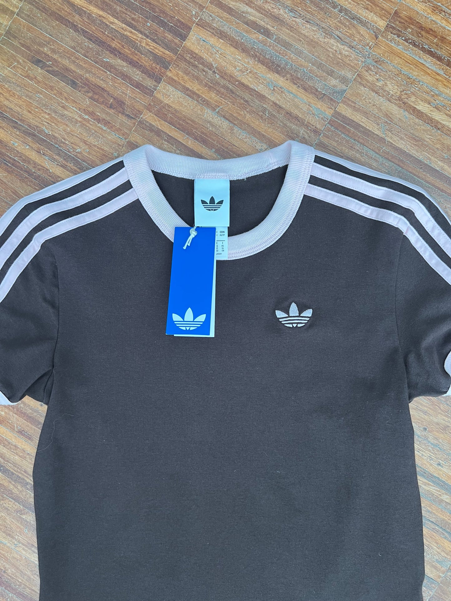 Adidas Originals T-Shirt Donna – Marrone / Bande Rosa