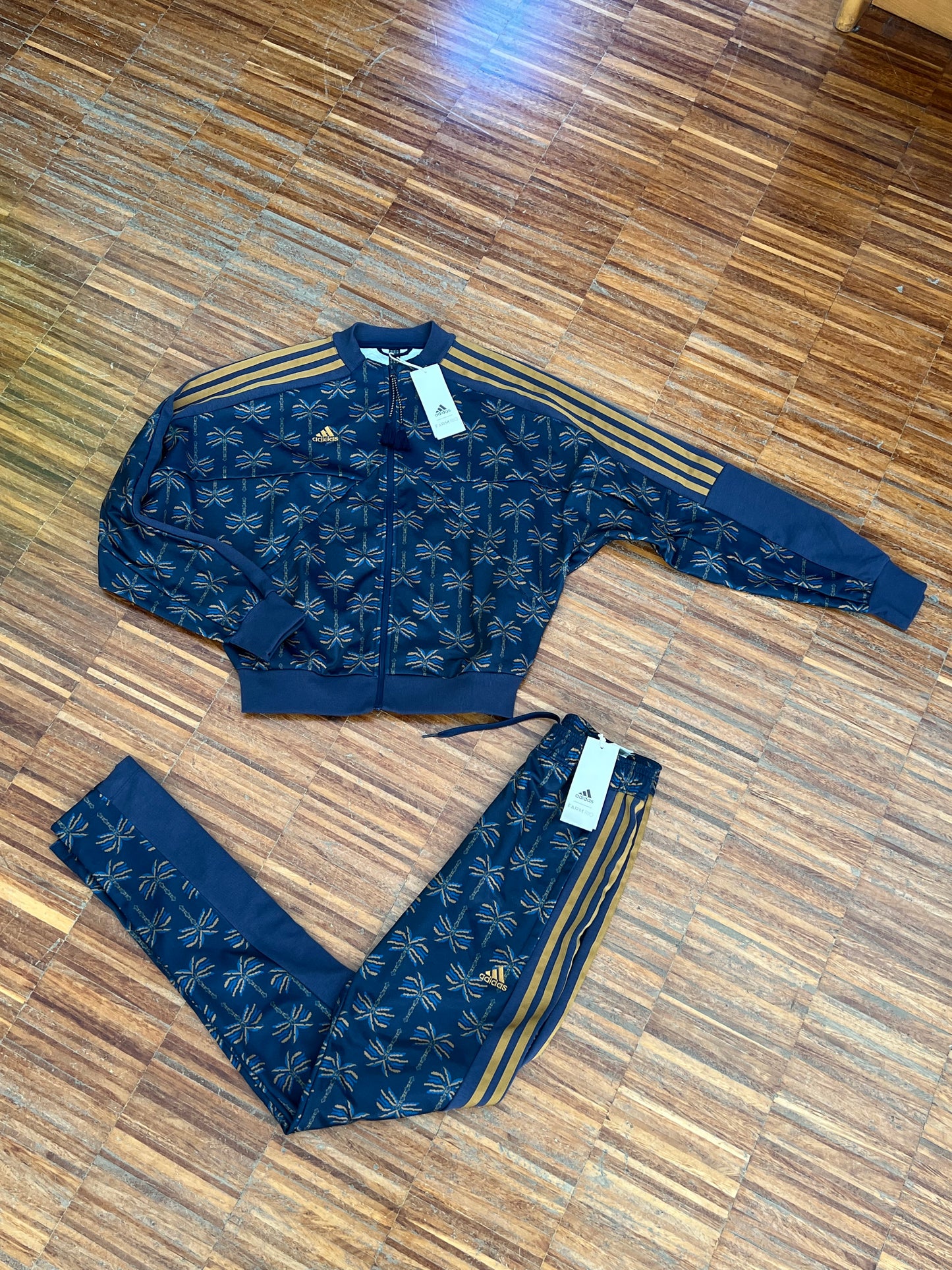 Tuta Adidas Donna in Acetato – SUPER OFFERTA!